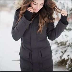 Aritzia TNA Golden Bancroft Goose Down Parka - Black - Small